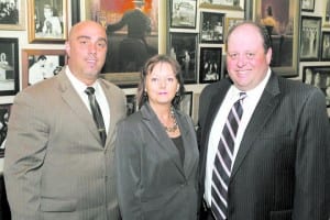 Grill on the Alley hosts ‘gift of good taste’ AYP networker in Aventura