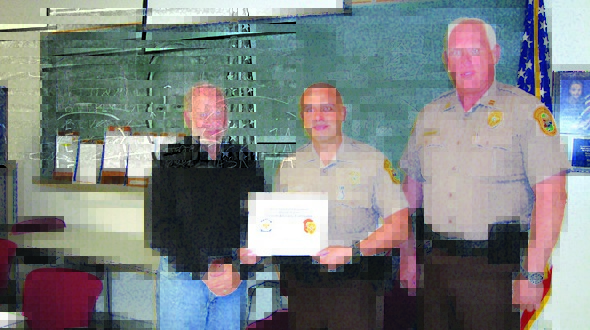 Cop arrests suspect in 12 car burglary cases Cop arrests suspect in 12 car burglary cases