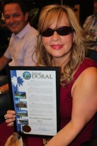 Luz Rosenfeld recibe Proclamación de la Ciudad del Doral